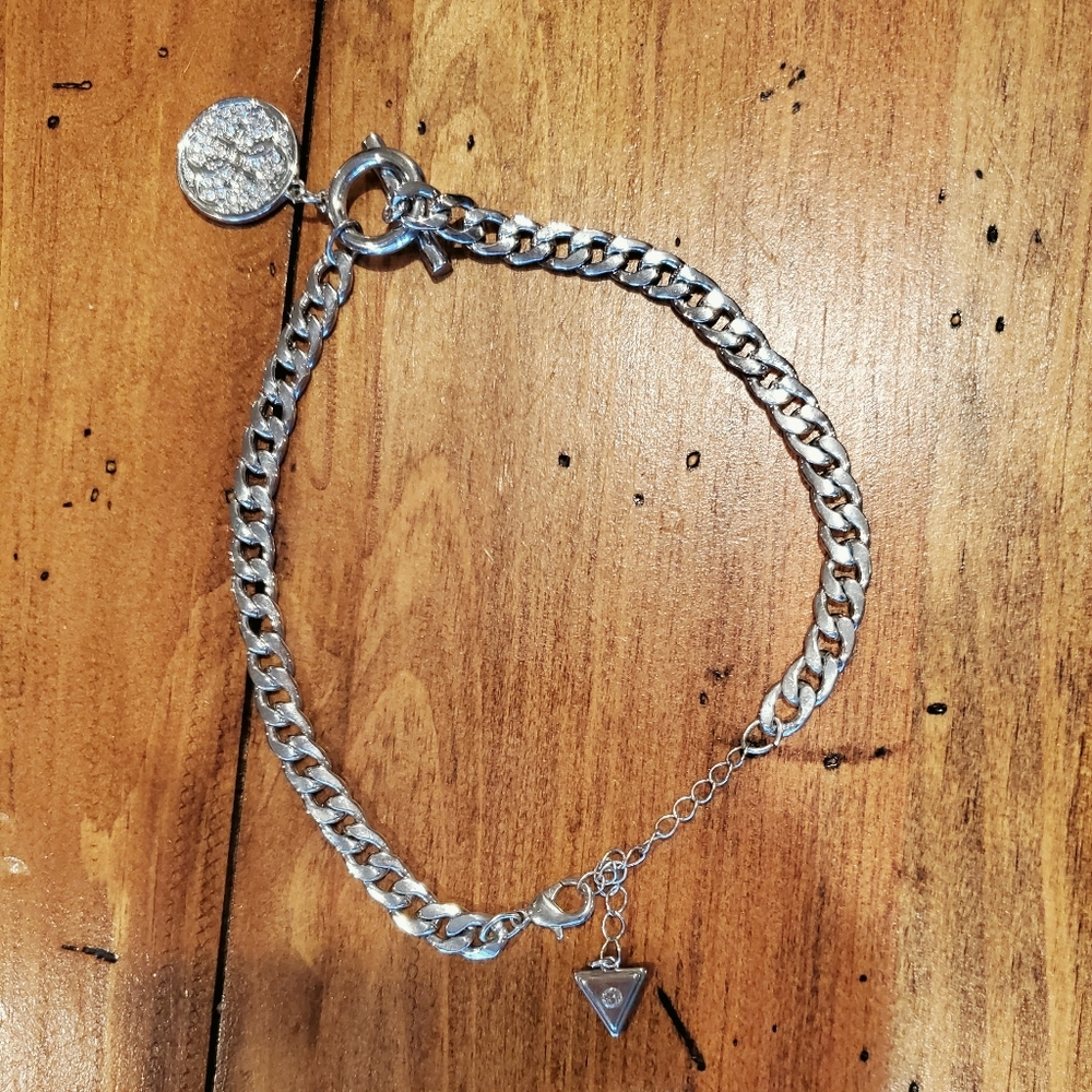 Guess chocker